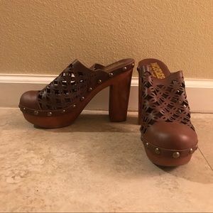 Woodies by Jeffrey Campbell